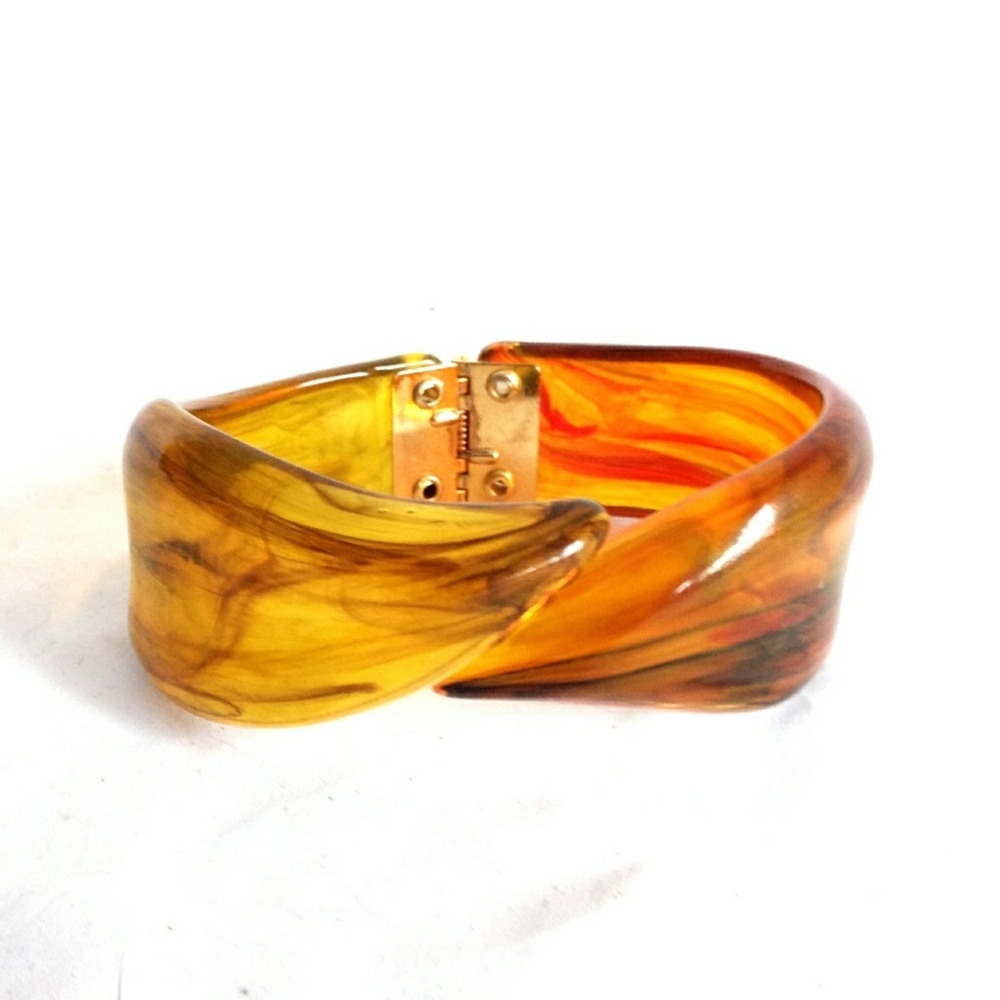 Vintage End of Day Lucite Bypass Clamper Bracelet